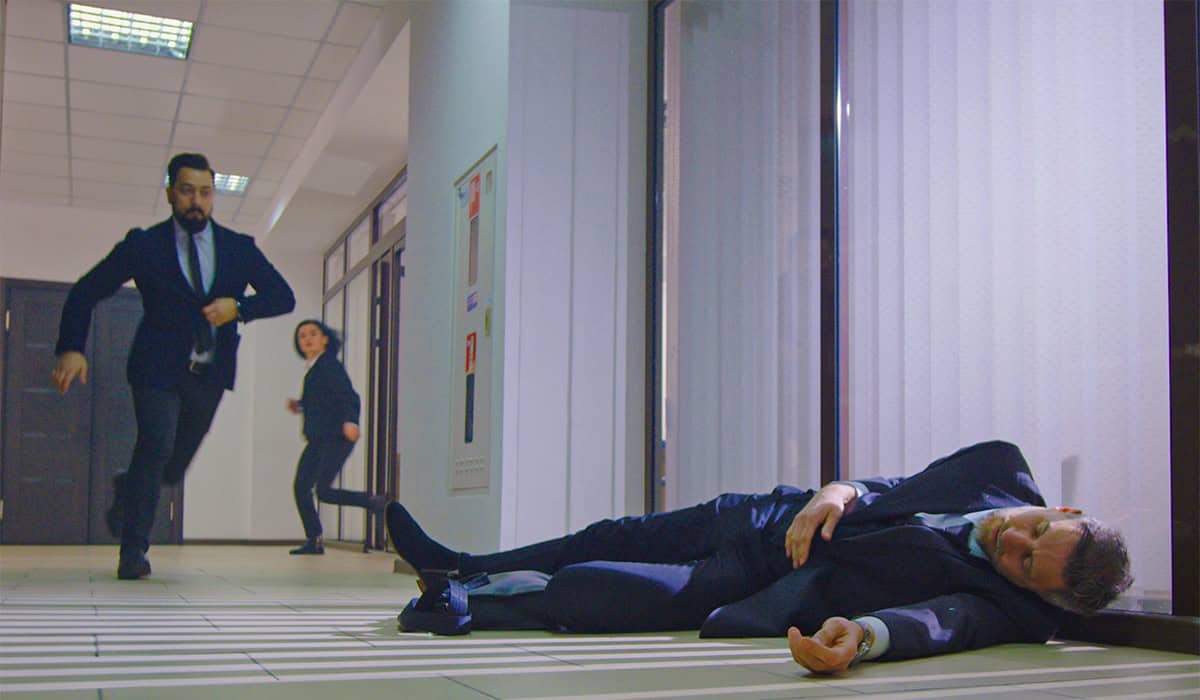 An image of people responding to an unconscious casualty