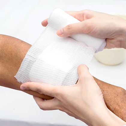Bandages vs Dressings: What’s the Difference?